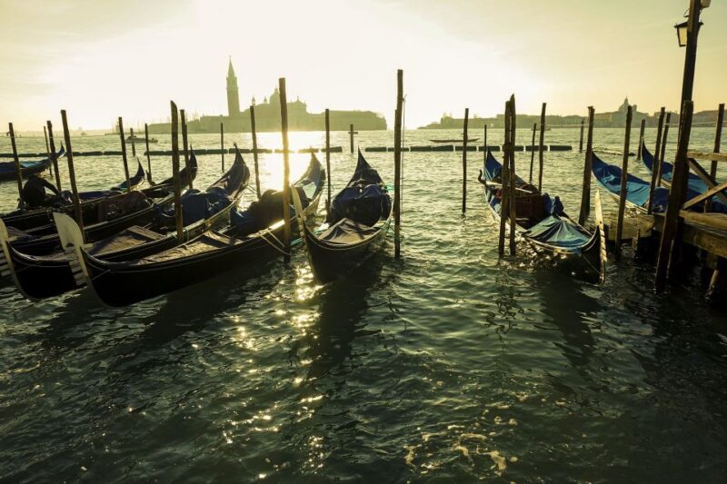 Venice: Shared Gondola Tour - Key Points