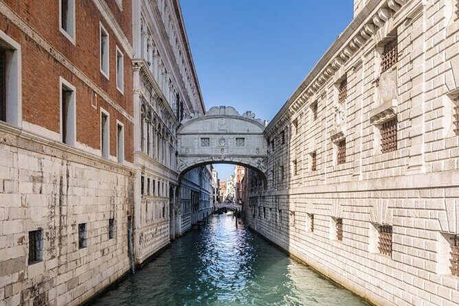 Venice Walking Tour with Gondola Ride Experience - The Gondola Ride: A Classic Venetian Experience