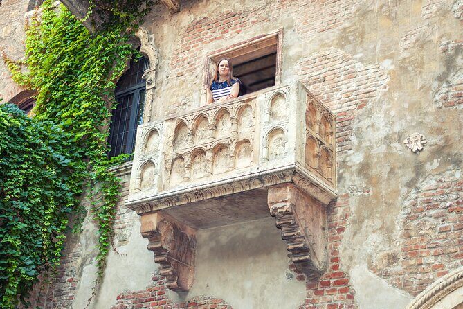 Verona Arena and Historic Highlights: A Guided Walking Tour - Piazza dei Signori: Power and Politics in a Picturesque Setting