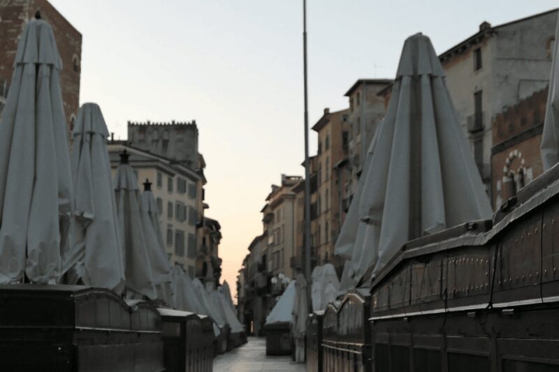 Verona Awakens: Early Morning Walking Tour - Key Points
