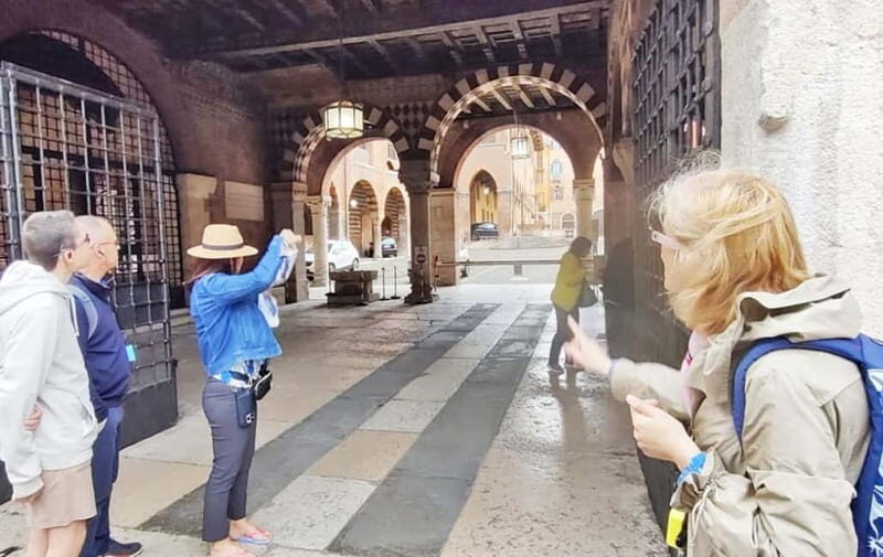 Verona: Guided Small Group Walking Tour of the City of Love - Exploring Verona in Depth
