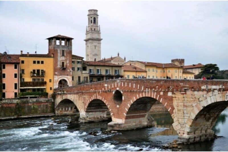 Verona: Highlights and Hidden Gems Walking Tour - Detailed Breakdown of the Itinerary