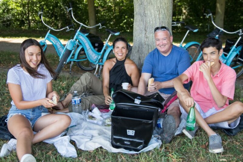 Versailles Bike Tour with Palace & Queen Farm Entrance - Small Group Dynamics and Guide Expertise