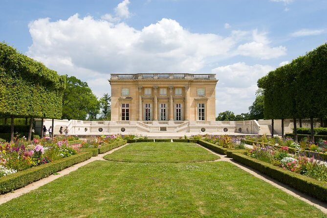 Versailles Palace Best of Estate Private Day Tour with Lunch & Queen's Hamlet - Exploring Versailles: A detailed review