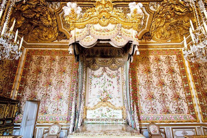 Versailles Palace & Marie-Antoinette's Estate Private Guided Tour - Exploring the Palace of Versailles: History and Highlights