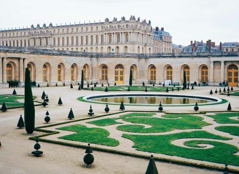Versailles: Palace Tour With Private Transfers & Audio Guide - Who Should Consider This Tour?