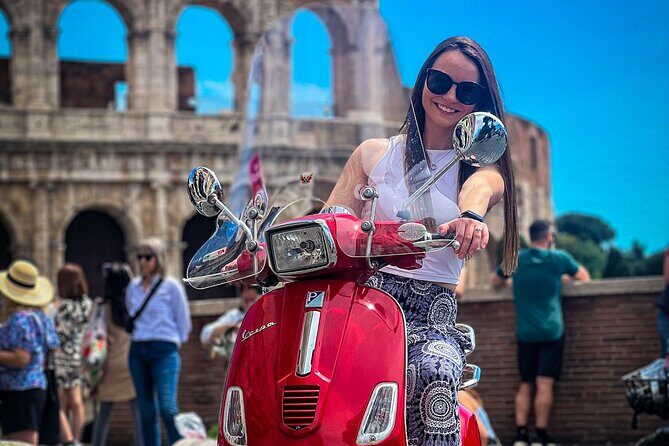 Vespa Tour Guided by Local in Rome - The Photo Service: A Hidden Bonus