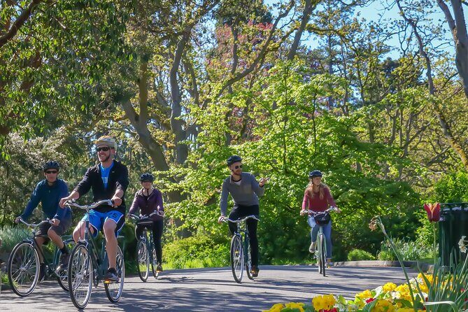 Victoria City Highlights Bike Tour - Castle, Hoods & Legends - Key Points
