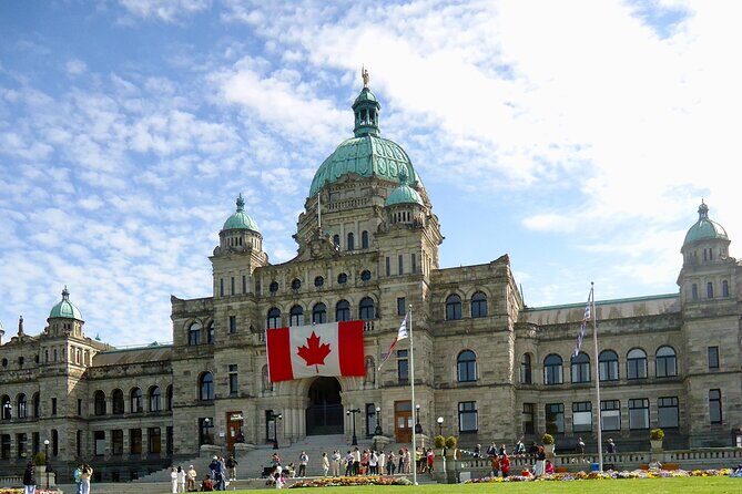 Victoria Private Tour Visiting the City and Butchart Gardens - Key Points