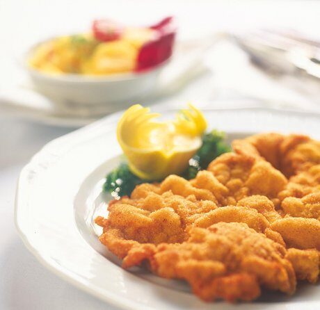 Vienna Evening Sightseeing Cruise With Music and Dinner - A Detailed Look at the Vienna Evening Cruise
