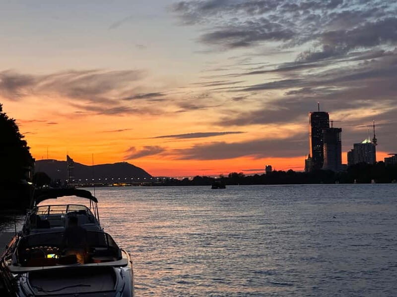 Vienna: Exclusive yacht trip on the Danube - A detailed look at the Vienna yacht experience