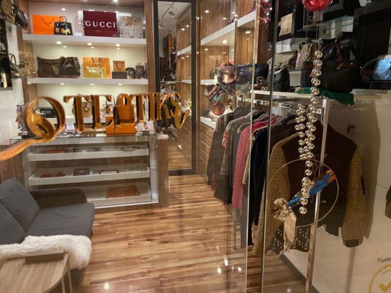 Vienna in Easter: Markets & Vintage Fashion Guided Tour - Authenticity, Style, and Cultural Highlights