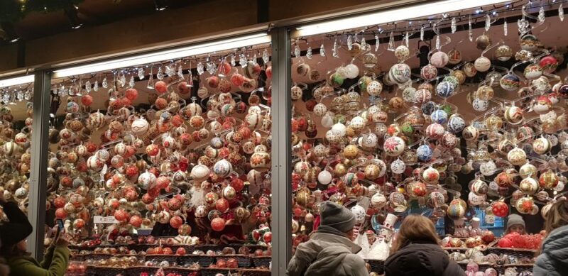 Vienna: Private Christmas Markets Tour with Drink & Snack - Key Points