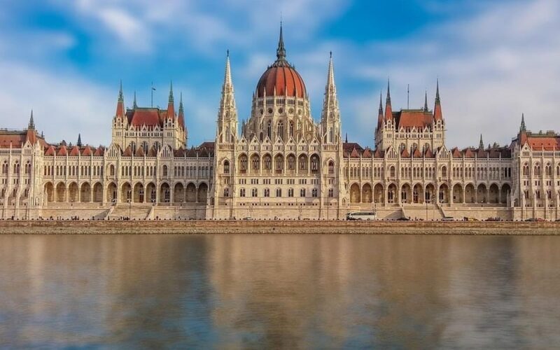 Vienna:Private & Customizable Budapest Day Trip with a Local - A Closer Look at the Budapest Day Trip from Vienna
