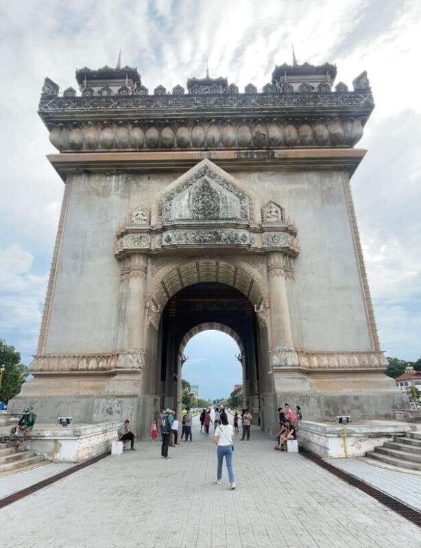 Vientiane IG tour & Patuxay monument - A Deeper Look at the Vientiane IG Tour & Patuxay Monument