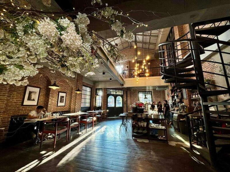 Vientiane IG tour & Patuxay monument - What Makes This Tour Stand Out?