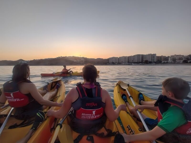 Villajoyosa: Moonlight kayaking and dinner under the stars - Discovering Villajoyosa’s Nighttime Coastline