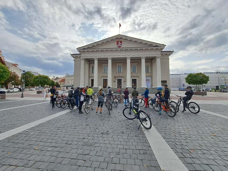 Vilnius: Private City Bike Tour of Vilnius Highlights - Detailed Breakdown of the Itinerary