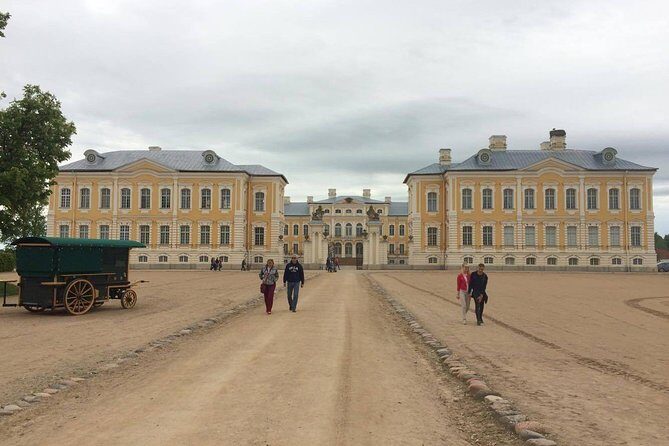 Vilnius to Riga Day Trip: The Hill of Crosses, Rundale Palace and Bauska Castle - FAQ
