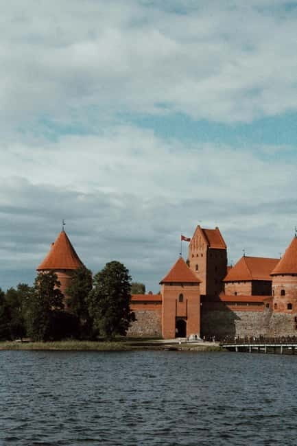 Vilnius to Trakai Island Guided Tour with Chocolate Tasting - The Sum Up