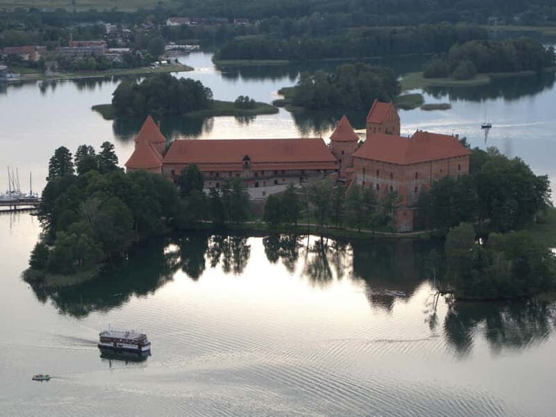 Vilnius: Trakai Tour with Audio Guide and Minibus Transfers - Vilnius: Trakai Tour with Audio Guide and Minibus Transfers