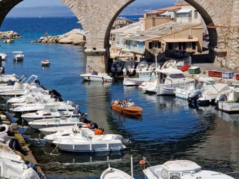 Vintage boat tour of Marseille Old Port for couples (1h) - Rade and Corniche Kennedy: Scenic Highlights