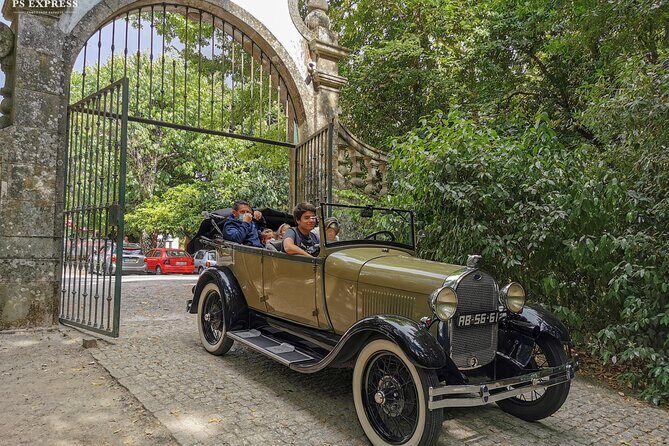 Vintage car ride in Vila Real - Authenticity and Value