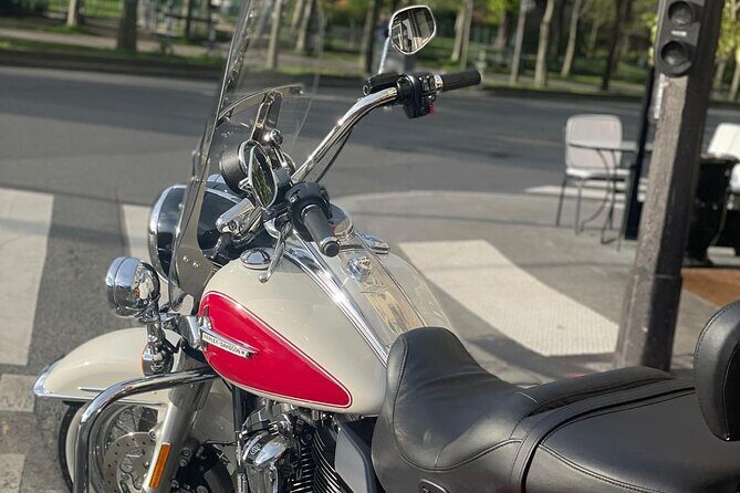 Vintage Motorcycle Rental in Paris - Discovering Paris on Two Wheels: A Deep Dive