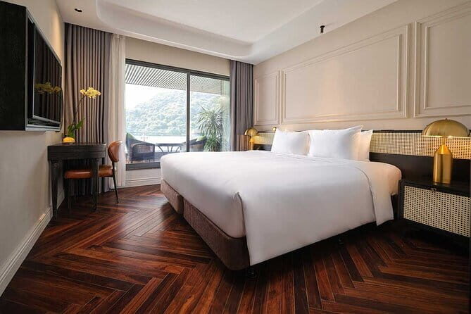 VIP Luxury Overnight Cruise in Ha Long and Lan Ha Bay - Who Will Love This Tour?