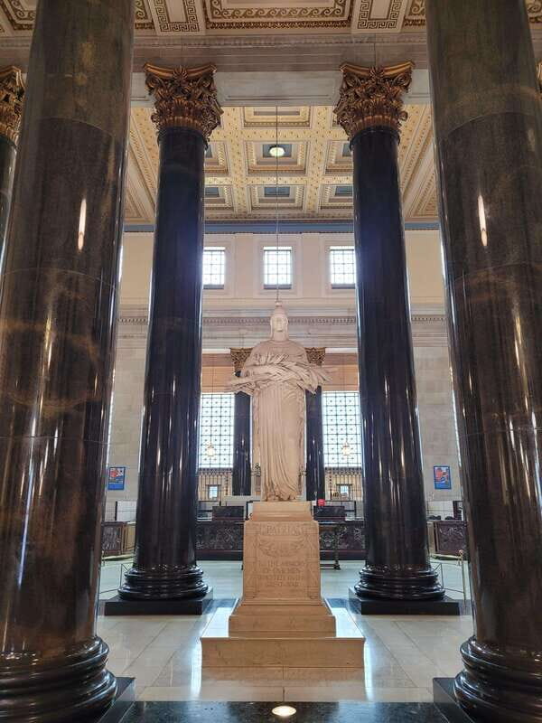 VIP Montreal City Tour 8 Hours with transport - FAQs