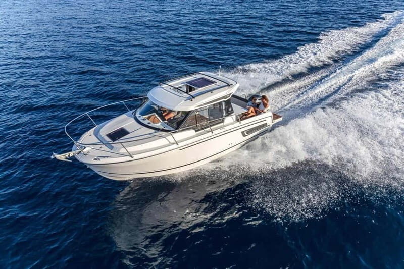 VIP Prague YachtBoat SPEED Experience: All-You-Can-Drink - Who Is This Tour Best For?