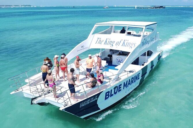 VIP Premium Yacht -Party Boat-Brunch - A Relaxed Day on the Water: The VIP Premium Yacht Party Brunch in Punta Cana