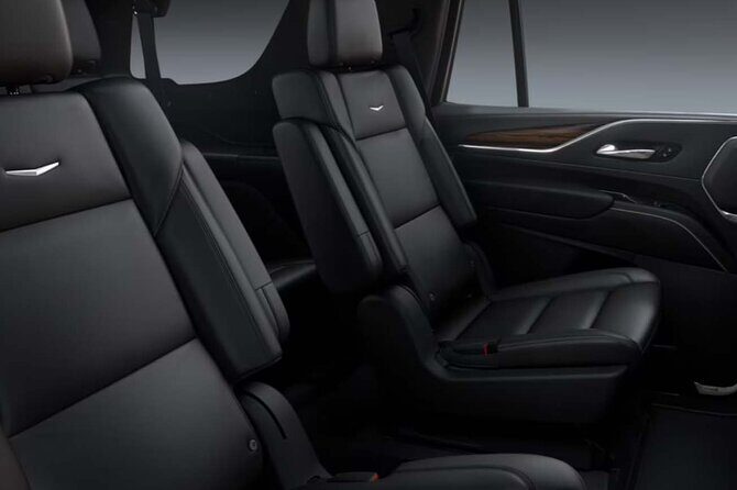 VIP Private Maui OGG Arrival Transfer in Black Cadillac Escalade - Key Points