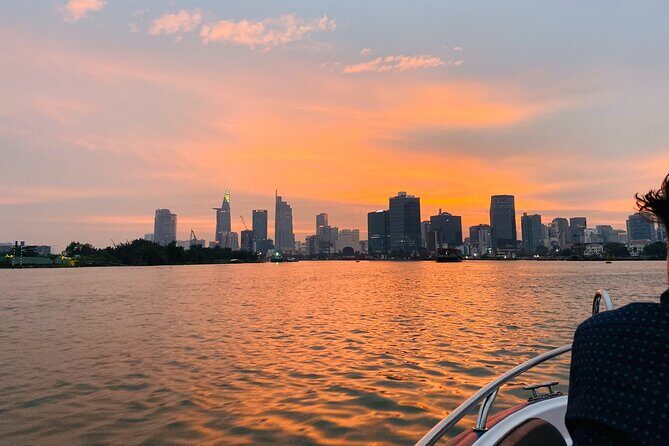 VIP Tour on Romantic Sunset Cocktail by Speed Boat - Who Should Consider This Tour?