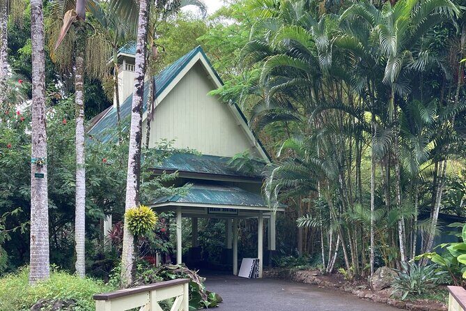 VIP Waimea Falls and Hiking Tour with Limousine Transport - Key Points