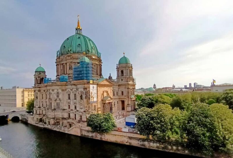 VIP Warnemünde-Berlin: Private Shore Excursion with a Van - What Makes This Tour Stand Out?