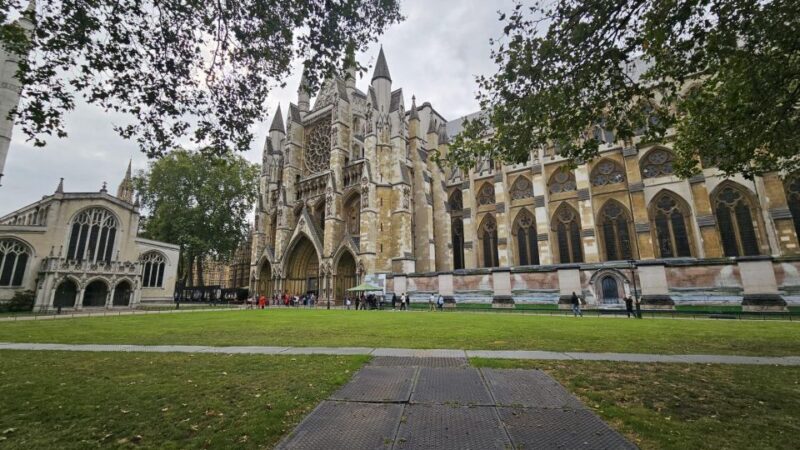 VIP Westminster Abbey & Upper Gallery and Buckingham Palace - FAQs