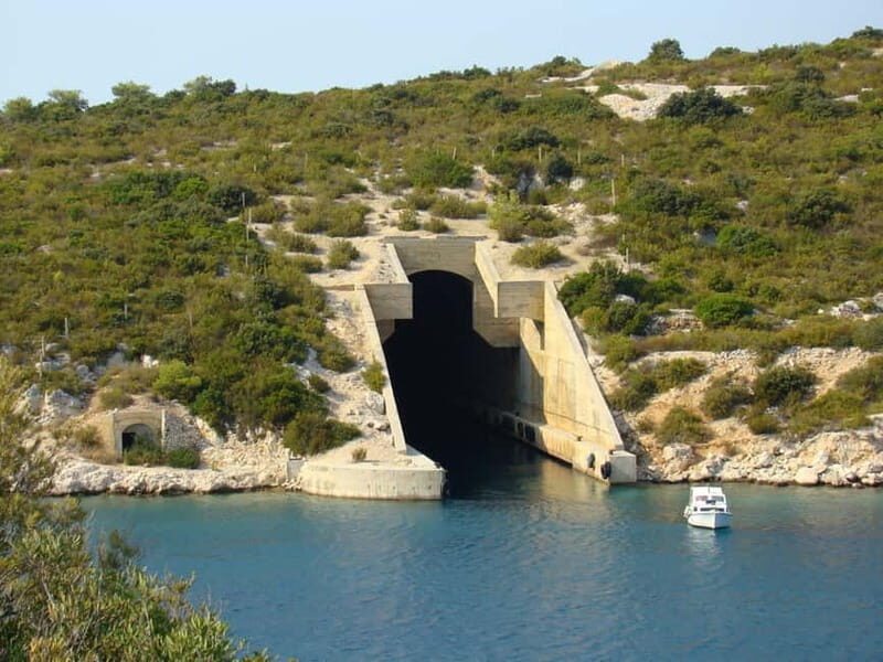 Vis: Historic Military Tour w/ Fort George Visit & Transfer - Exploring Vis’s Military Heritage