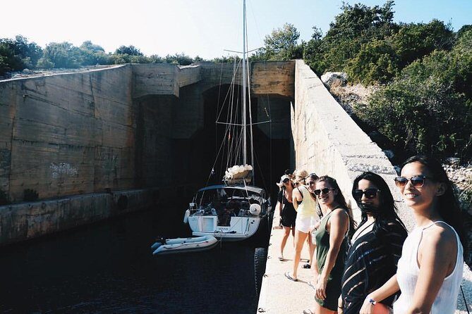 Vis Military Tour - Exploring Vis’ Military Past: A Detailed Review of the Vis Military Tour