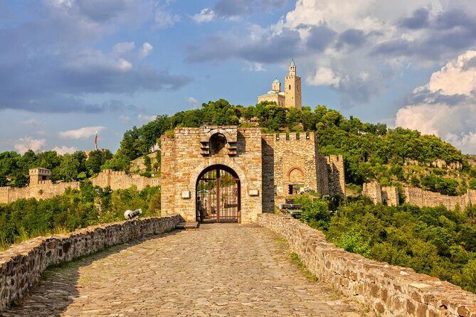Visit Bulgaria - Veliko Tarnovo Medieval Fortress - Private tour from Bucharest - Discover Bulgaria’s Veliko Tarnovo: A Private Day Tour from Bucharest