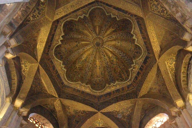 Visit Cathedral Mosque with official guide. Small groups - Discovering the Cathedral Mosque of Cordoba: A Small-Group Guided Tour