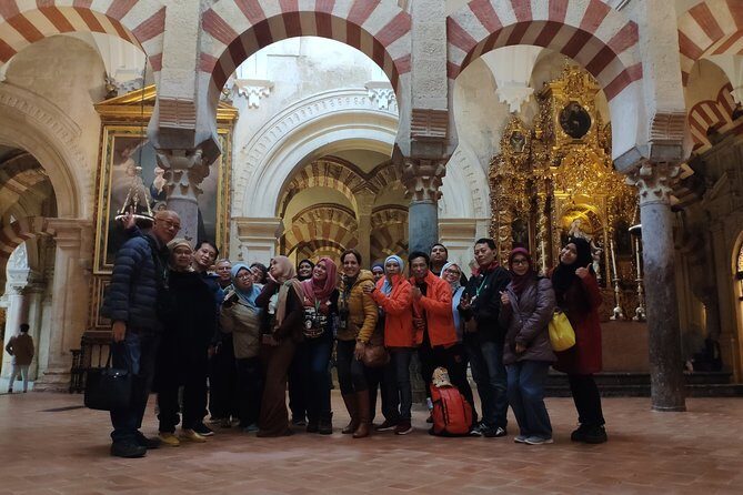 Visit Cathedral Mosque with official guide. Small groups - Who Would Love This Tour?
