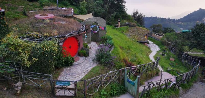 Visit Hobbitenango Themed Park and Antigua Guatemala - Key Points