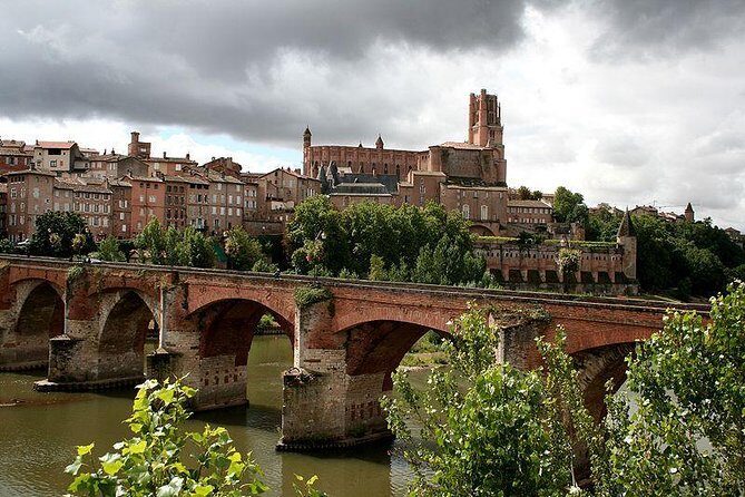 Visit of Albi in the Age of Enlightenment guided by Mme de Lapérouse - Starting Point: Rue Mariès and Historic Streets
