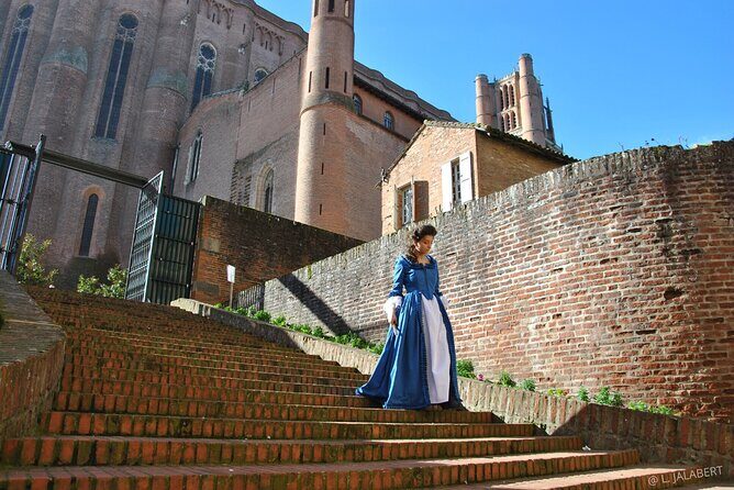 Visit of Albi in the Age of Enlightenment guided by Mme de Lapérouse - Exploring the Historic Center and Key Landmarks