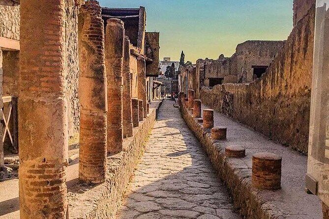 Visit Pompeii from Positano with Pizza Lunch - Key Points