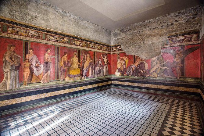 Visit Pompeii with a local expert guide - A Detailed Look at the Pompeii Guided Tour