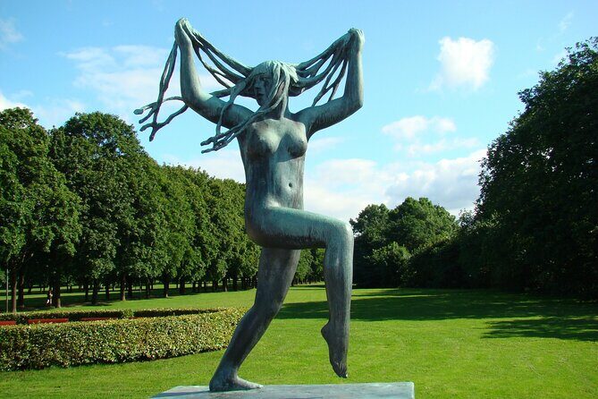 Visit the Instaworthy Spots of Oslo's Vigeland Park with a Local - An Honest Look at the Oslo Instaworthy Tour