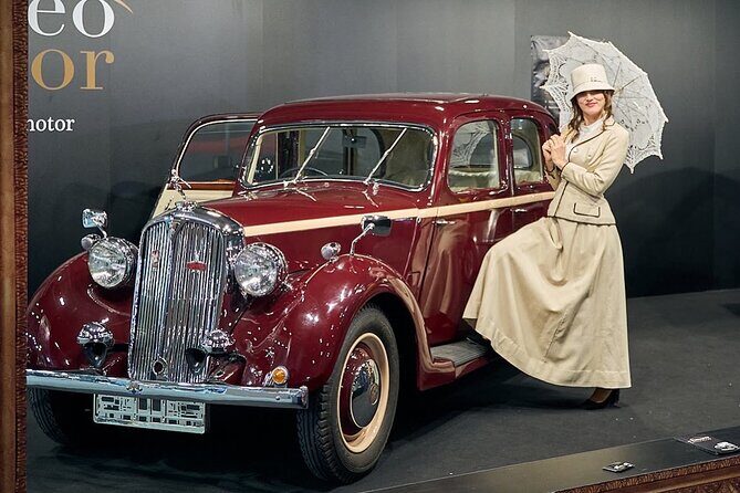 Visit to the Motor Museum in a modern carriage - First Impressions: A Stylish Ride into the World of Classic Cars