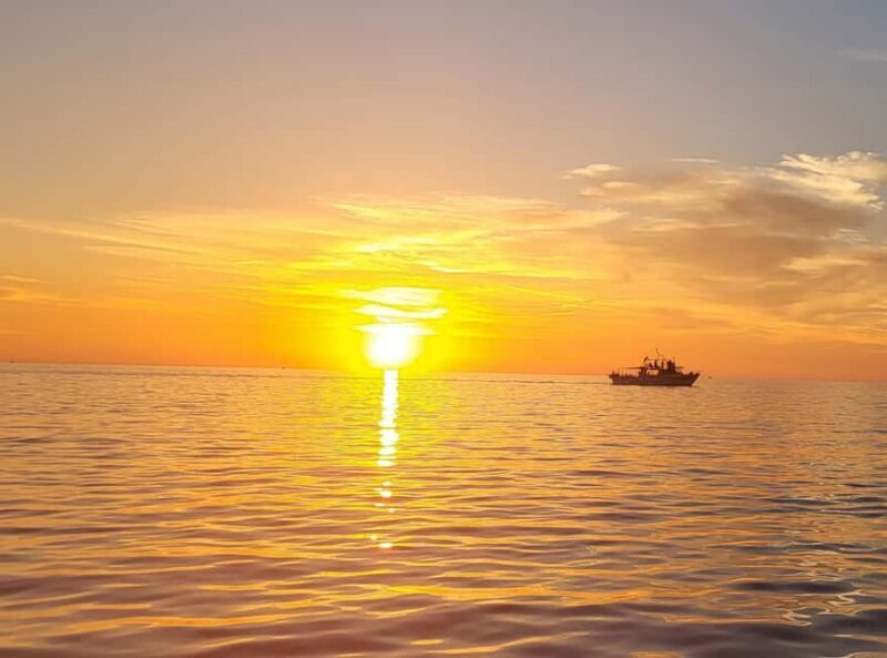 Visite en bateau avec final au COUCHER DE SOLEIL+vin Corse - What Could Be Better?
